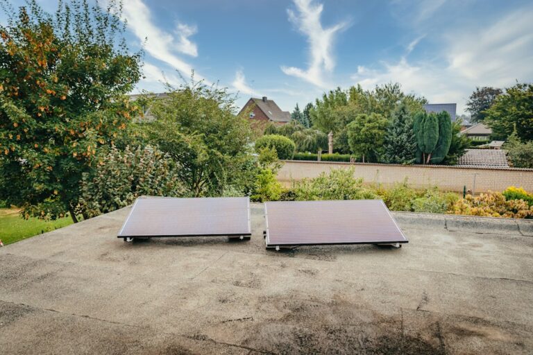 Kleine Solaranlage auf dem Balkon zur Senkung der Stromkosten und CO2-Reduktion