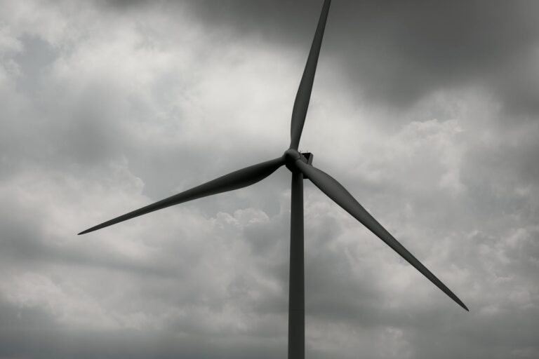 Solaranlage auf Dach zur Energieversorgung bei Stromengpässen im Lockdown