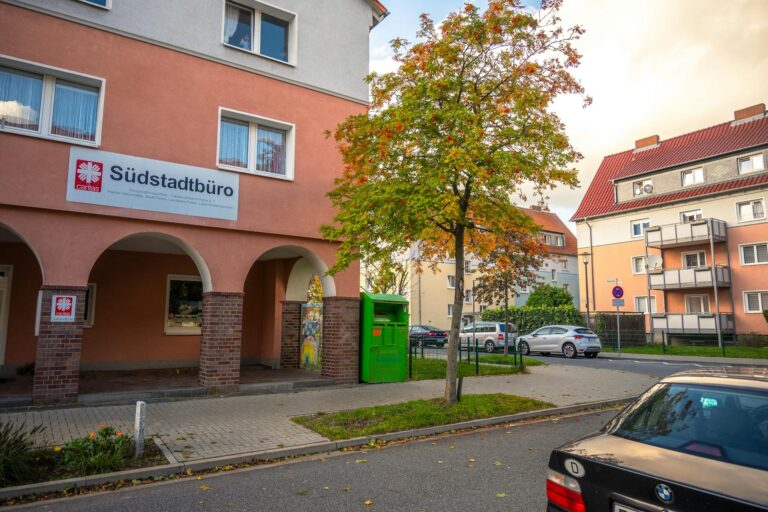 Was 2026 für Ihre steuerfreie PV-Anlage im Eigenheim wirklich zählt Photovoltaikanlage am Eigenheim mit steuerlicher 30-kW-Grenze im Überblick 2026