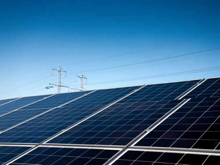 Einspeisemanagement für PV-Anlagen: Funktionsweise und Herausforderungen Einspeisemanagement für PV-Anlagen zur Optimierung der Netzeinspeisung von Solarstrom