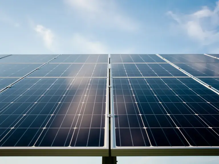 Garantieansprüche für PV-Module: Was Händler wissen müssen Illustration zum Thema PV-Modul Garantie