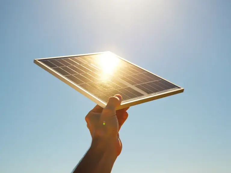 Solaranlage selber bauen: Schritt-für-Schritt-Anleitung für Einsteiger Solaranlage selber bauen Schritt-für-Schritt-Anleitung für Einsteiger im Garten