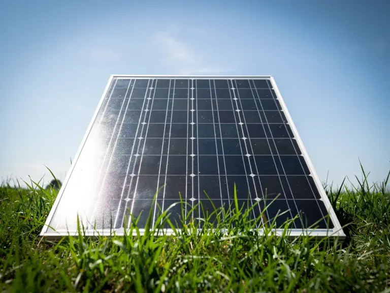 Die steuerlichen Auswirkungen der Einspeisung von Solarstrom Steuerliche Auswirkungen der Einspeisung von Solarstrom und besteuerung erklären