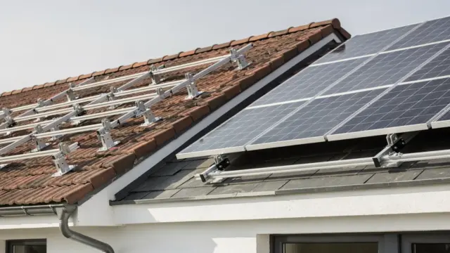 PV-Anlage auf Schräg- und Flachdach mit Dachhaken und Aufständerung